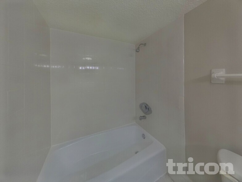 Building Photo - 4704 Foxshire Cir