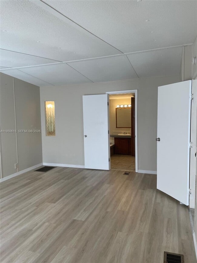 Building Photo - 8638 Gibson Oaks Dr