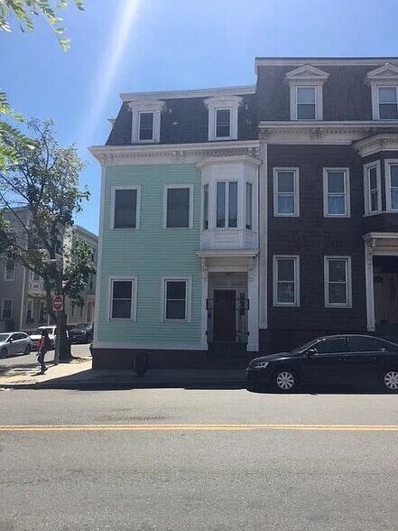 Building Photo - 172 Bunker Hill St