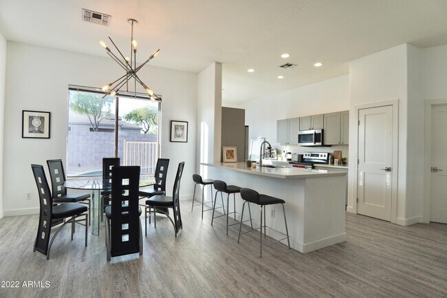 Building Photo - 4726 E Chisum Trail