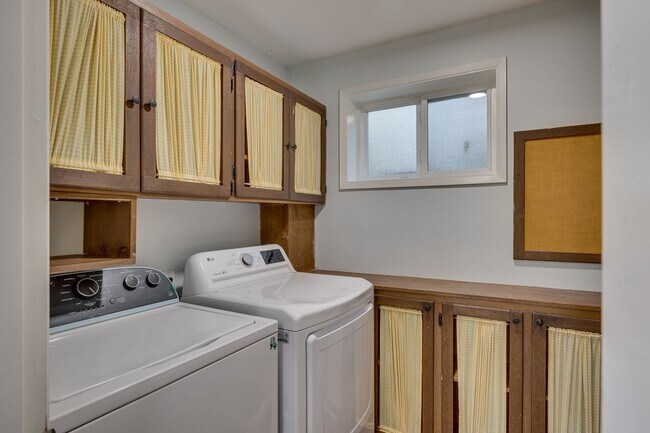 Building Photo - Updated Two-Story Home in Sought-After Loc...