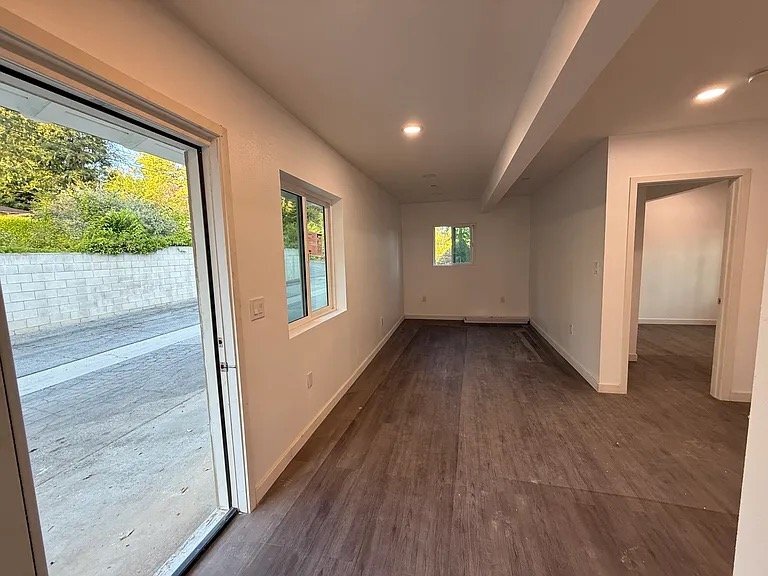 Building Photo - 90 Transverse Rd