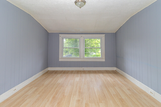 Building Photo - 3224 Garden Dr