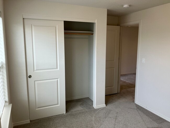 Building Photo - 2023 Three Bedroom Home in Dallas