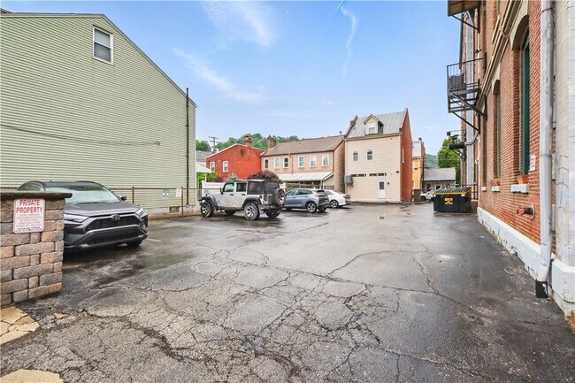 Building Photo - 120 S 15th St