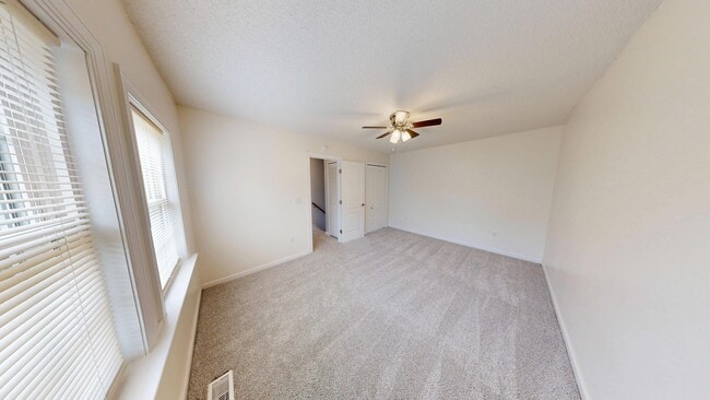 Building Photo - 1095 Burnside Rd