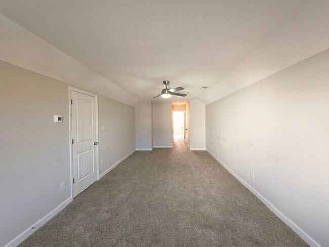 Building Photo - 4 Bedroom #3 Bath Towne Pointe