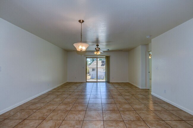 Building Photo - 7105 E Dodge Cir