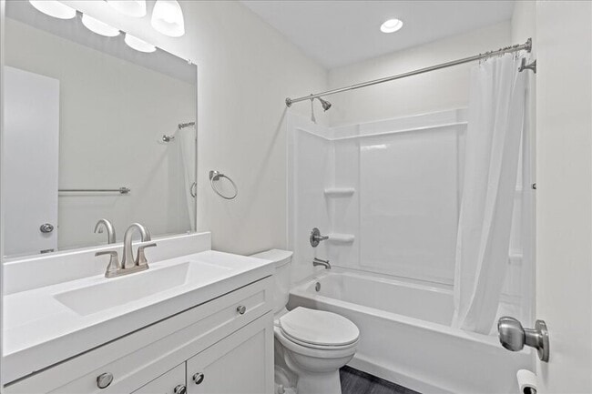 Building Photo - 421 Barton Run Blvd