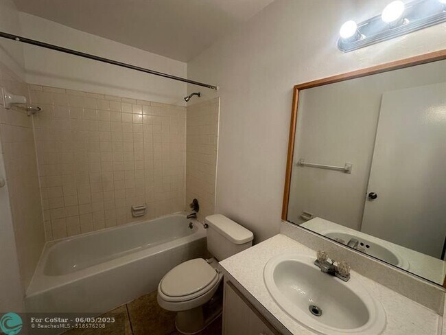 Building Photo - 515 S Sequoia Dr