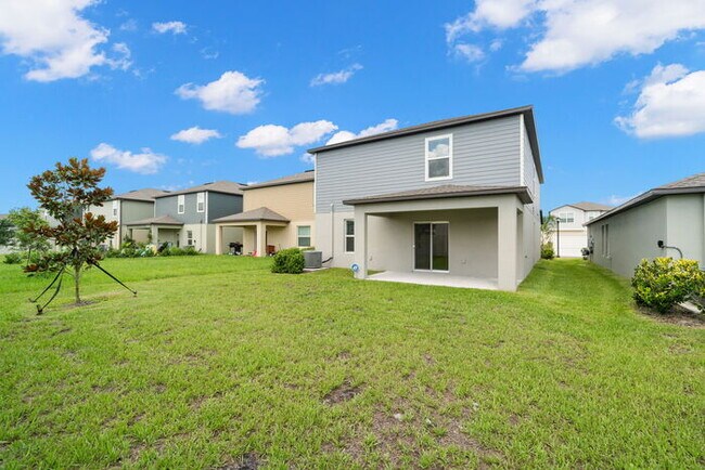 Building Photo - LIKE  NEW Home For Rent in Zephyrhills!