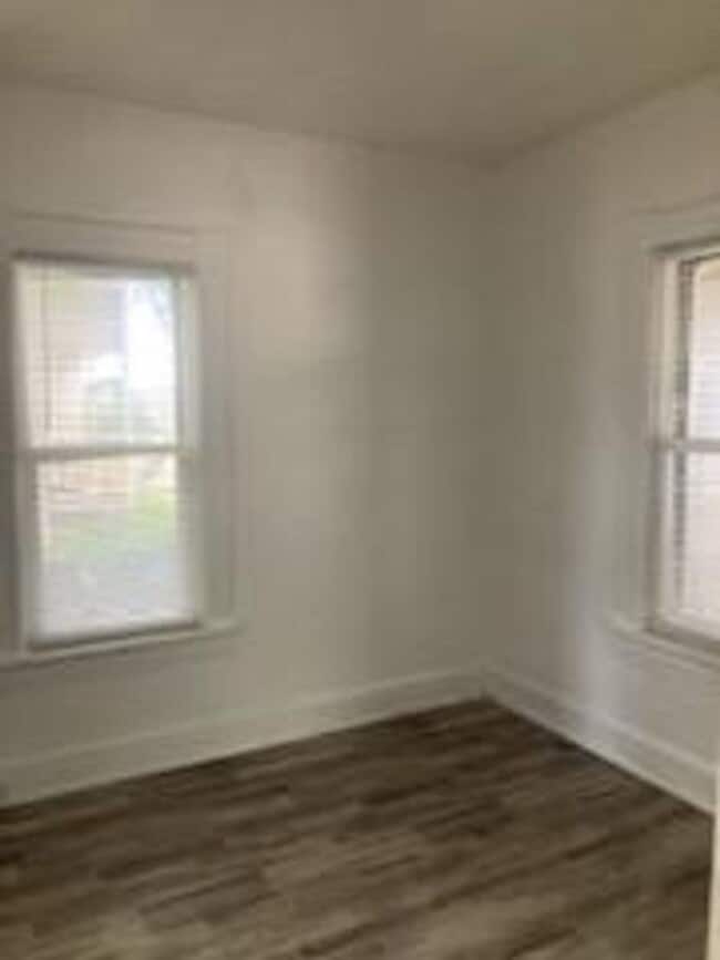 Building Photo - Single family home for rent