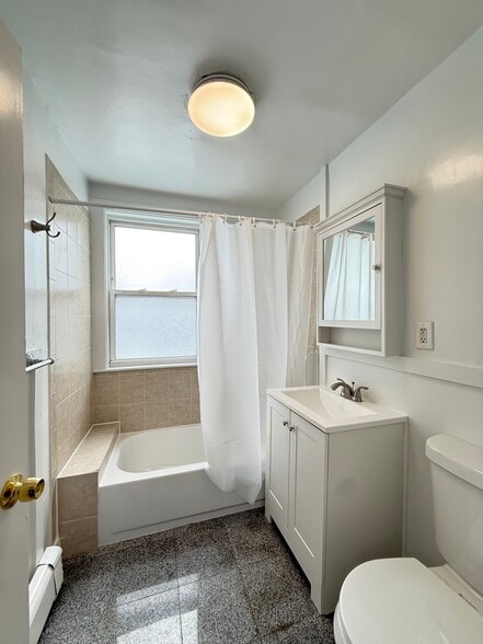 Building Photo - 6 Bowdoin Park