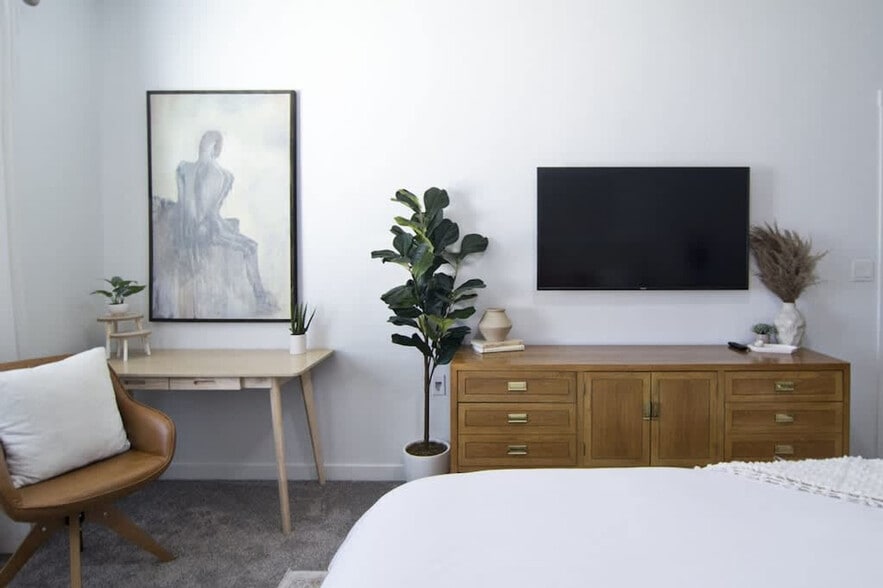 Building Photo - 2092 W Bella Ln