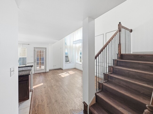 Building Photo - 3950 Seaside Ct