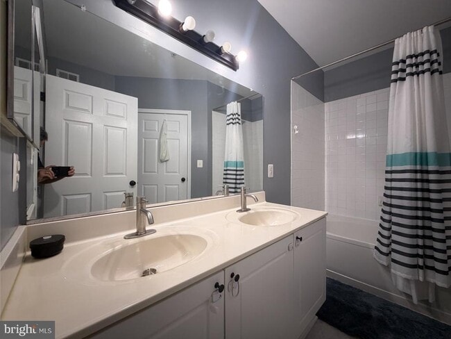 Building Photo - 4561 Strutfield Ln