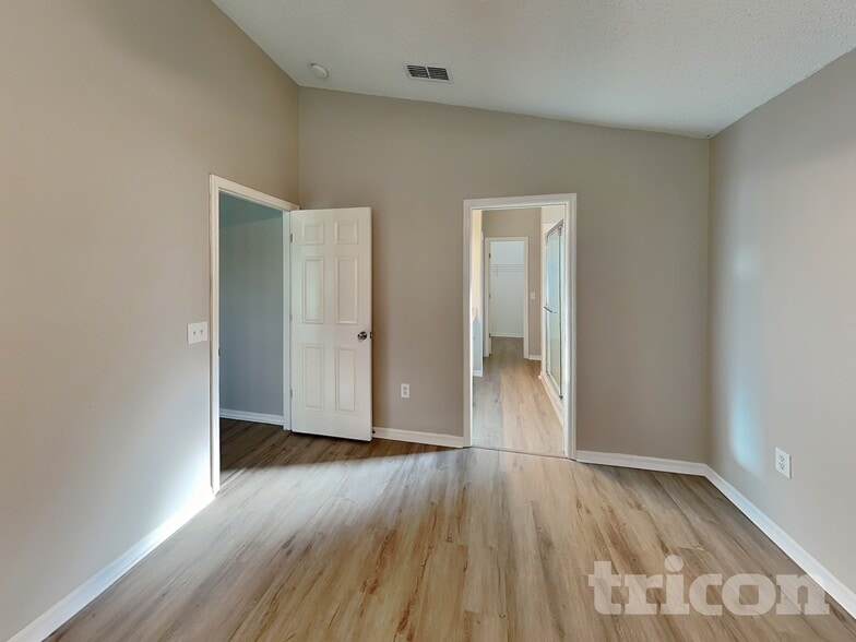 Building Photo - 2465 Hybrid Dr