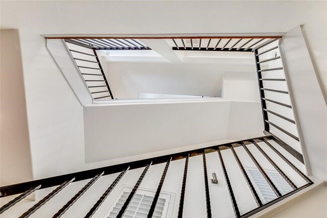 Building Photo - 6109 Stillman St