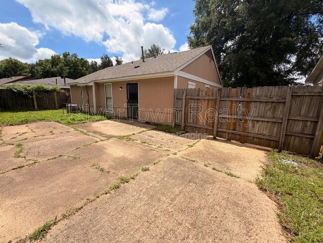Building Photo - 4778 Daphne Rd