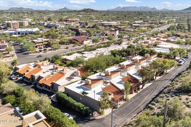 Building Photo - 37300 N Tom Darlington Dr