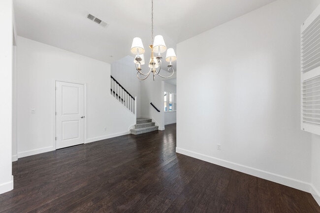 Building Photo - 1680 Southview Dr