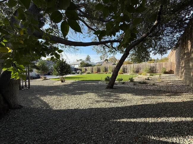 Building Photo - 1020 Highland Ave