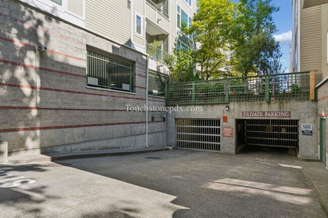 Building Photo - 1630 S Harbor Way
