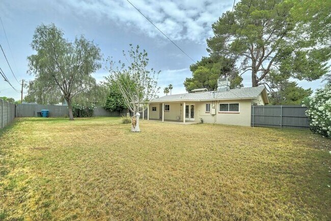 Building Photo - READY TO VIEW NOW! Charming 2-Bedroom Rent...