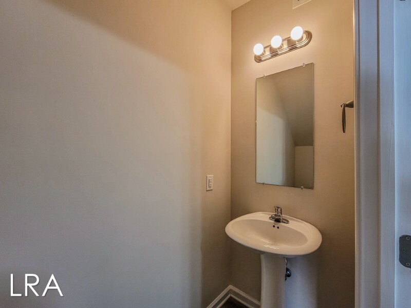 Building Photo - 127 Beacon Woods Dr