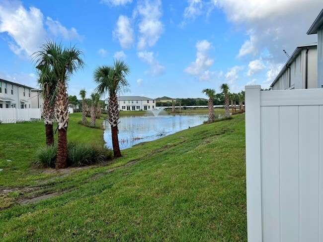 Building Photo - 5629 Mentmore Dr