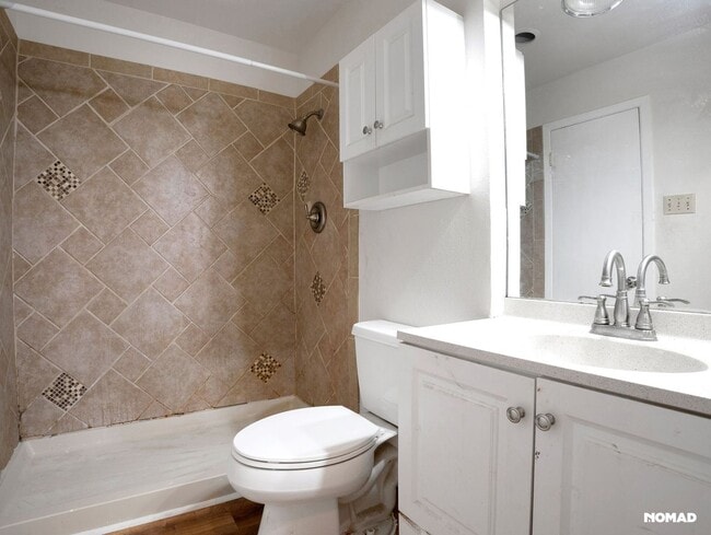 Building Photo - Charming 4BR House in Lancaster