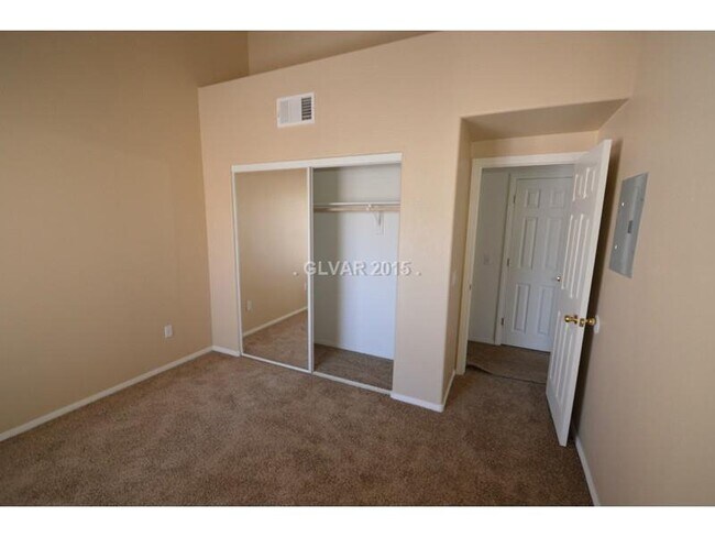 Building Photo - 2 Bed/ 2 Bath upstairs Condo in Guard Gated Painted Desert