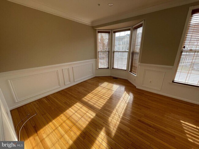 Building Photo - 5729 Goldfinch Ct