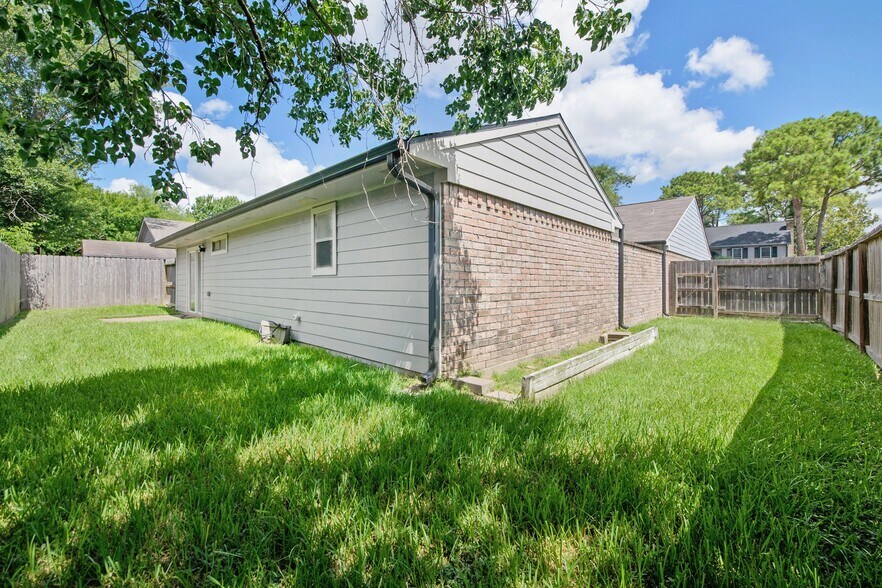 Building Photo - 10415 Eagle Glen Dr