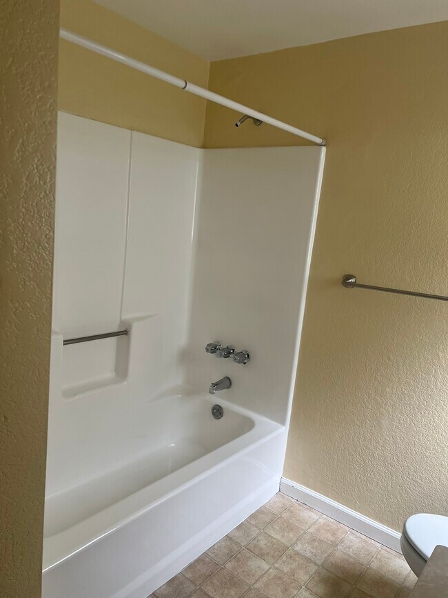 Building Photo - 232 W Tujunga Ave