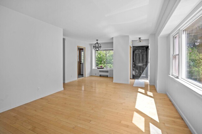 Building Photo - 25 Maple Ave