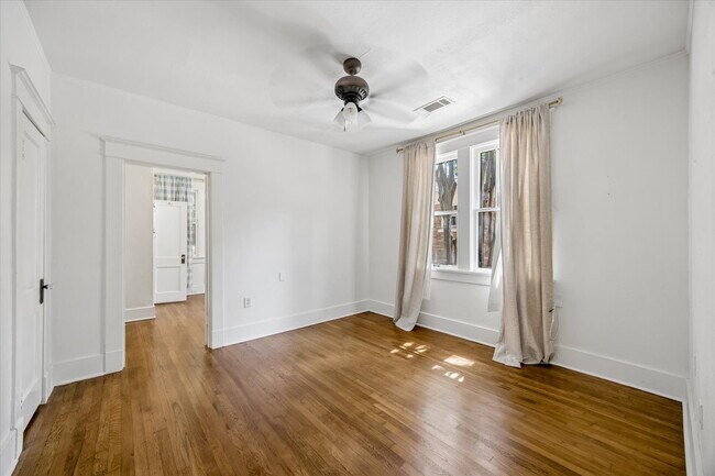 Building Photo - 3/2 fully updated with appliances included!