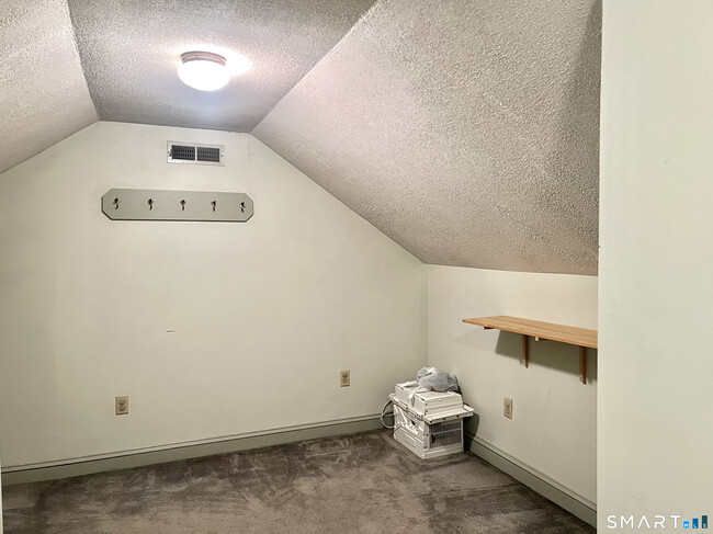 Building Photo - 77 Freestone Ave