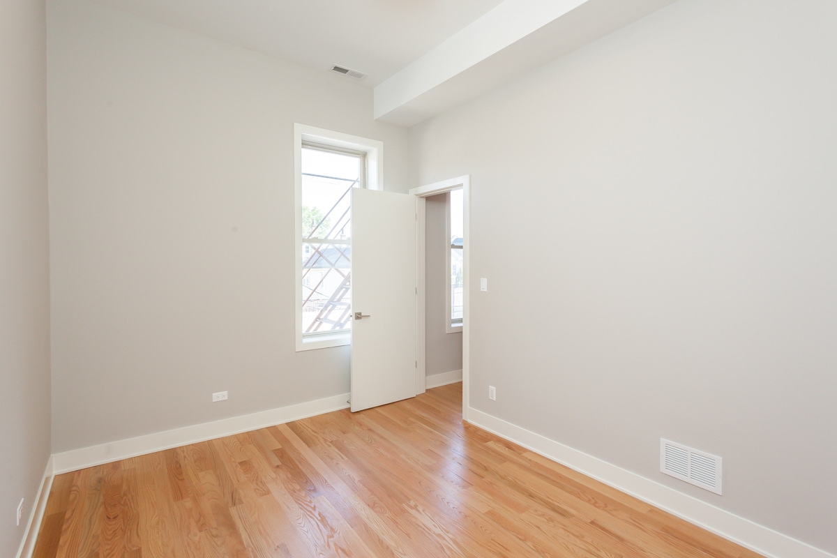 Building Photo - 1134 W 18th St