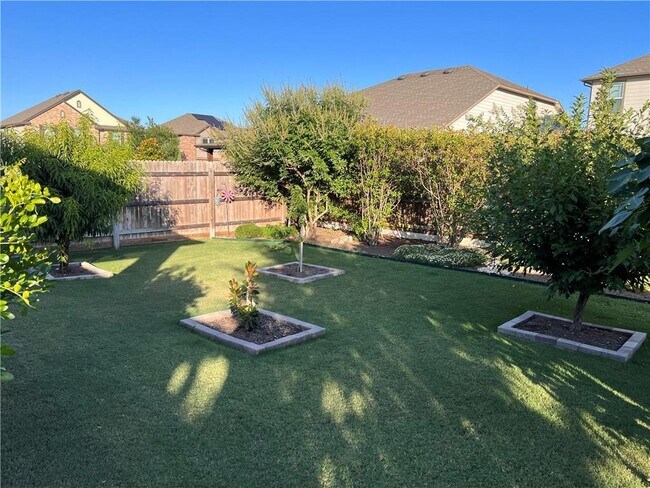 Building Photo - 307 Alamosa Dr