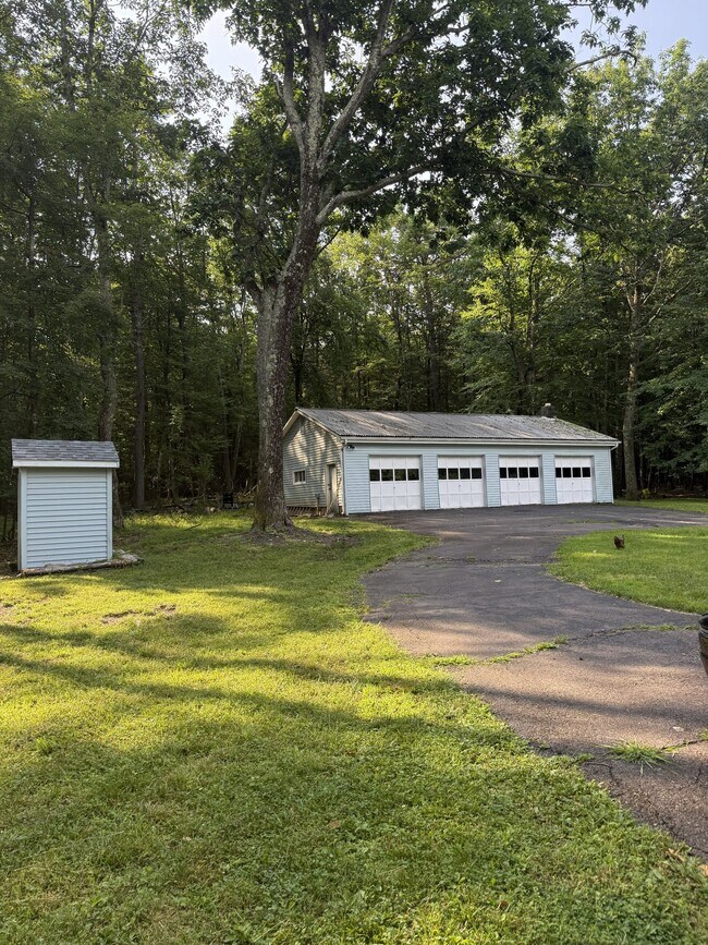 Building Photo - 300 Klinger Hill Rd