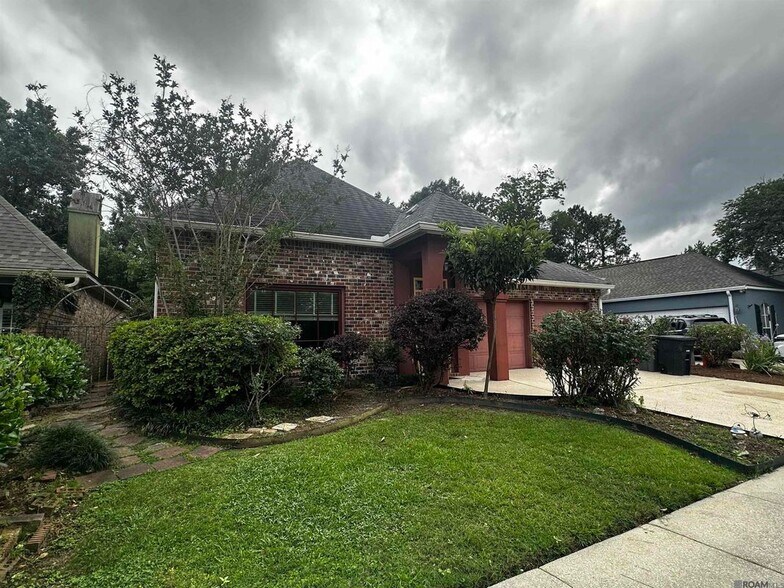 Building Photo - 10642 Molly Ave