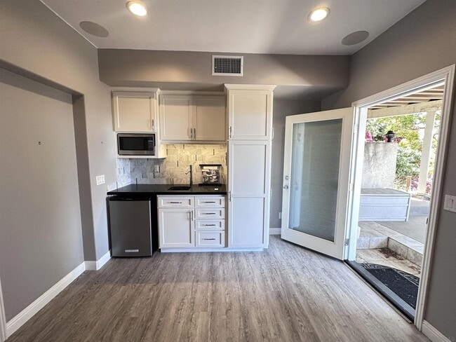 Building Photo - 3539 Mt Laurence Dr