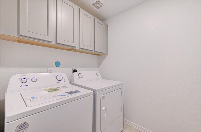 Building Photo - 8006 Scanlan Trce
