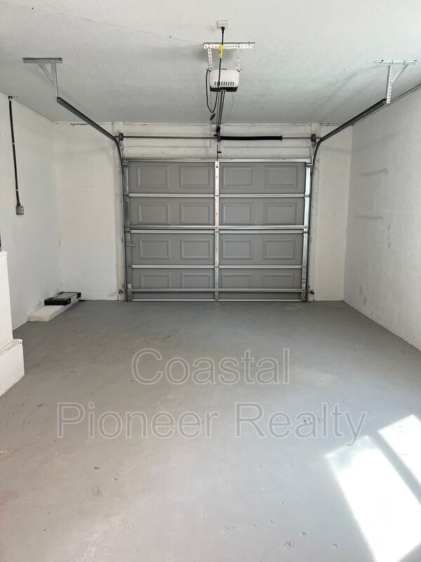 Building Photo - 10891 99th Pl N