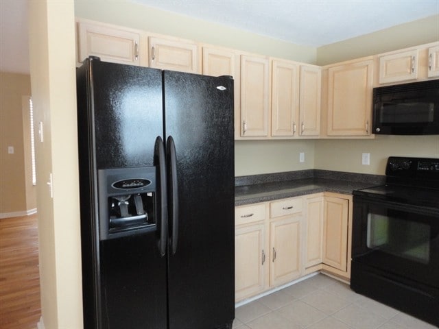 Building Photo - 2058 River Birch Dr