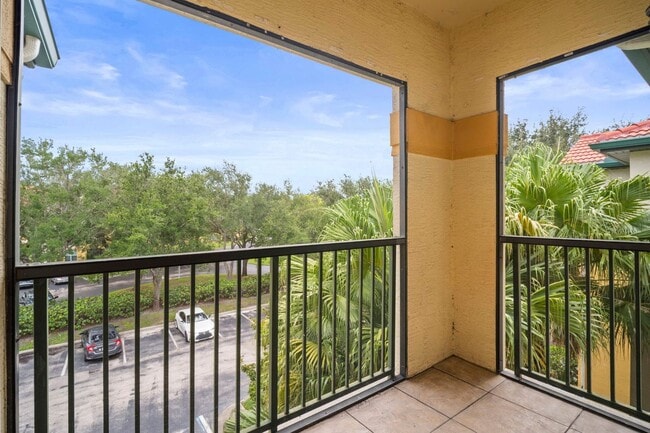 Building Photo - Stunning 2-bedroom, 2-bathroom, Gated comm...