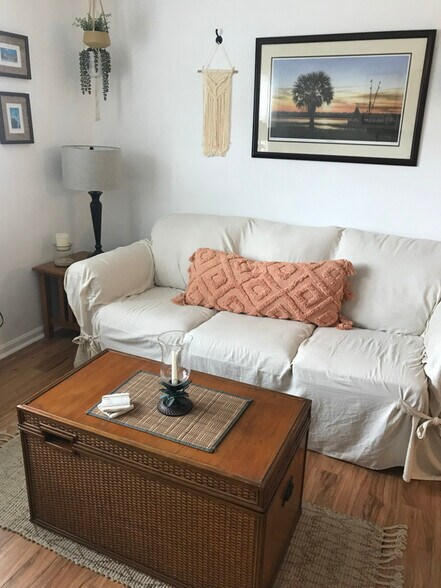 Building Photo - 6850 Blue Heron Blvd