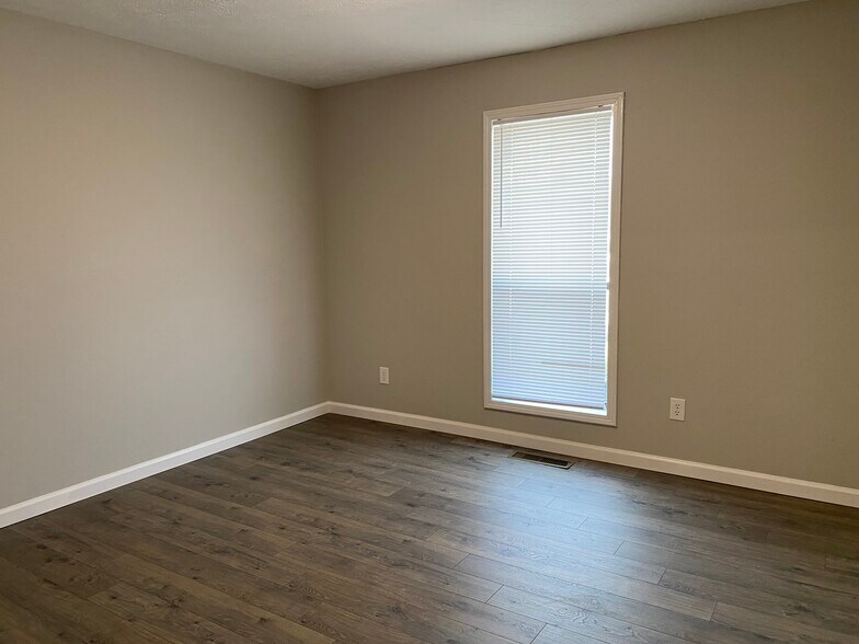 Building Photo - 102 Hillshire Cv