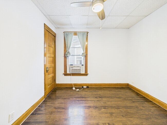 Building Photo - 4318 N Albany Ave